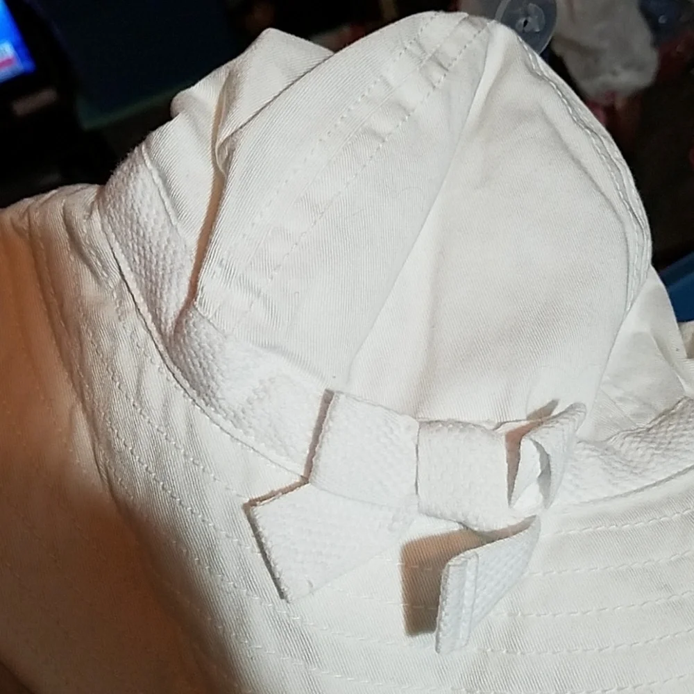 Old Navy White Strapped Hat XP 6-12 Months New w Tags